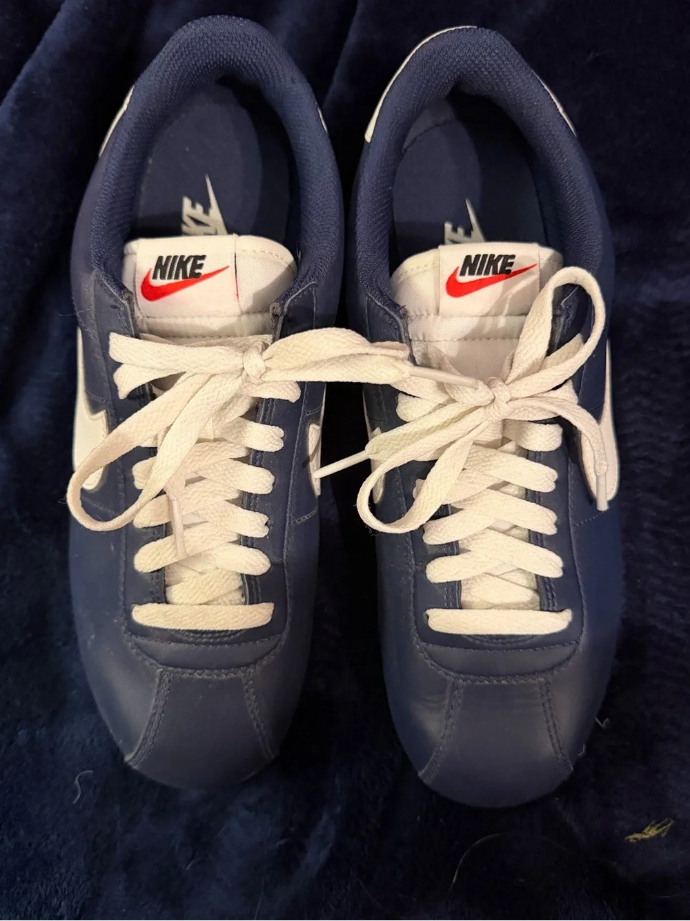 Nike Cortez Men 7.5 (Women’s 6.5) Navy and White Classic Sneaker